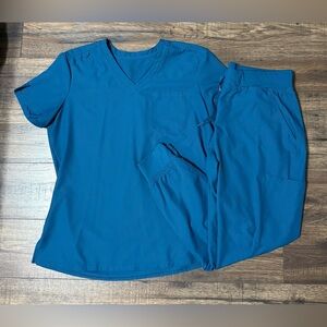 Med Couture Insight Women’s Scrub set - size medium